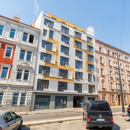 Brand New Two Room Apartment #34 With Free Secure Parking In The Center براغ المظهر الخارجي الصورة