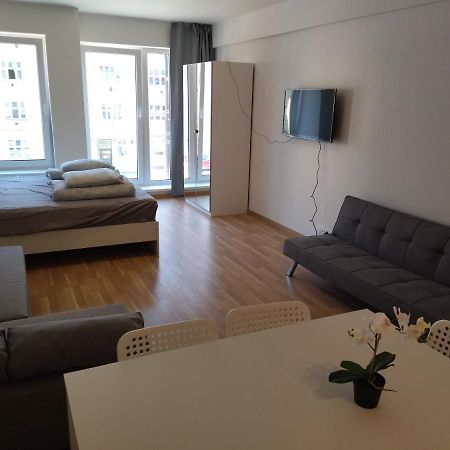 Brand New Two Room Apartment #34 With Free Secure Parking In The Center براغ المظهر الخارجي الصورة