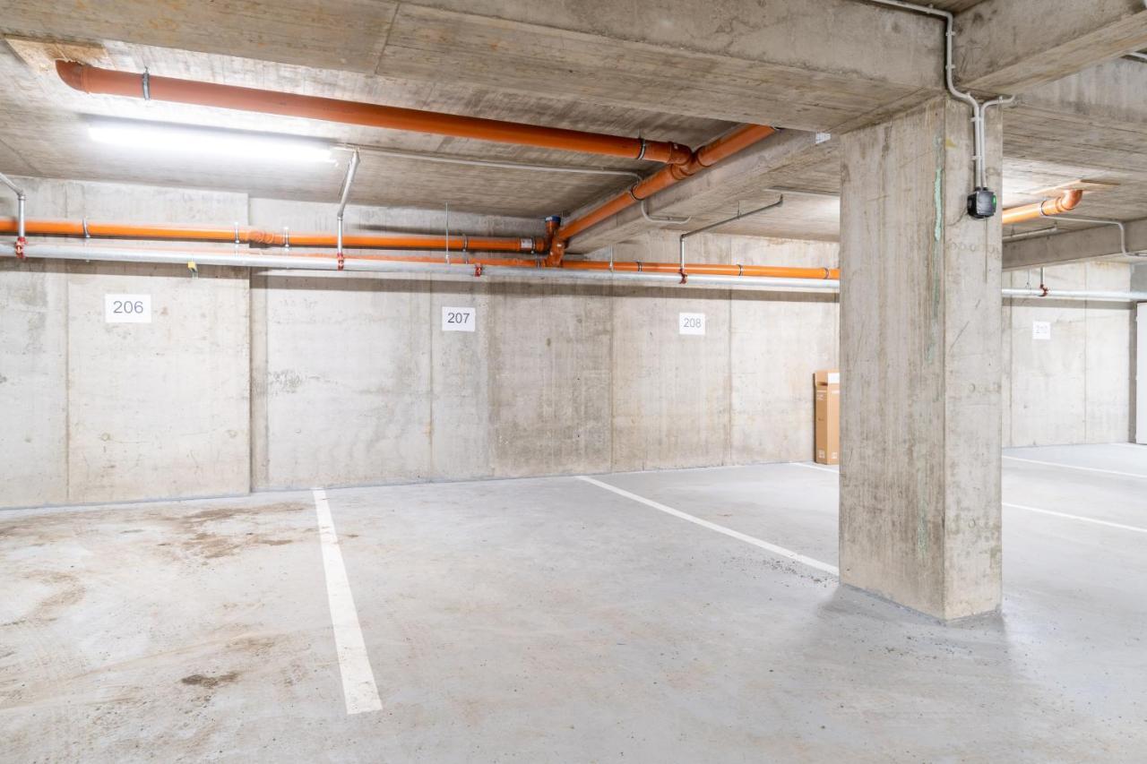 Brand New Two Room Apartment #34 With Free Secure Parking In The Center براغ المظهر الخارجي الصورة