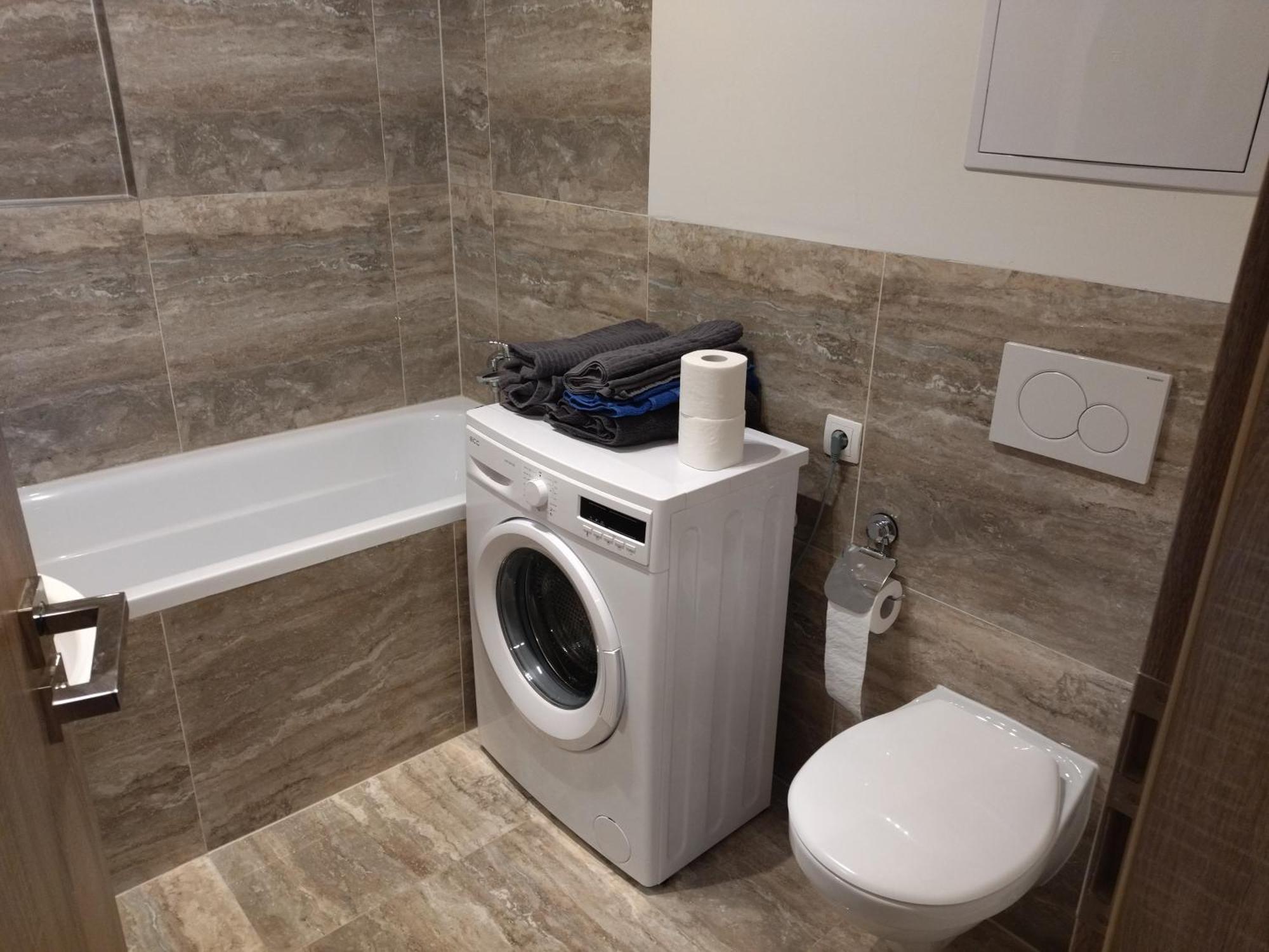 Brand New Two Room Apartment #34 With Free Secure Parking In The Center براغ المظهر الخارجي الصورة
